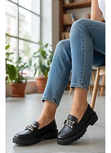 Mocassim Tratorado Preto Fivela Dourada