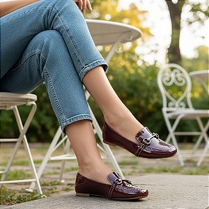 Mocassim Comfort Verniz Fivela Uva