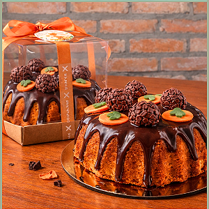 Bolo cenoura com Chocolate Decorado