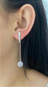 Brinco de aço palito com zircônia grande