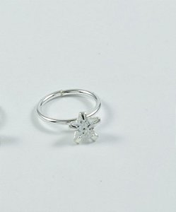 Piercing de prata com estrela de zircônia
