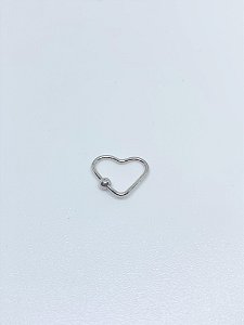 Piercing de prata coração liso com bolinha