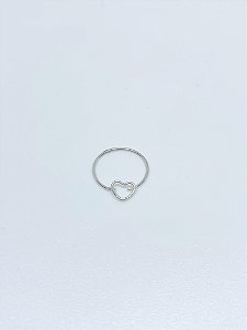 Piercing de prata aro com mini coração vazado