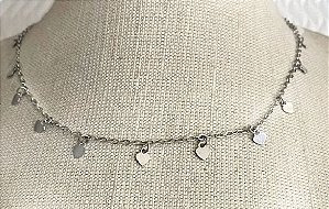 Colar de aço choker mini corações lisos