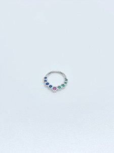 Piercing de prata aro frente zircônias azuis, rosa e verde