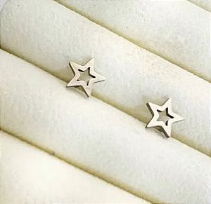 Brinco de aço estrela vazada