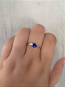 Anel de prata 2 corações com zircônia azul royal