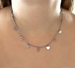 Colar de aço choker de corações maciços e vazados