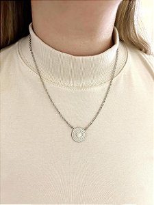 Colar de aço medalha coração com pontilhados