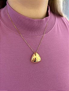 Colar dourado triângulo abaulado