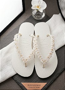 Havaianas slim branco customizados com pérolas