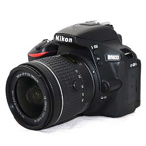 Câmera Nikon D5600 com Lente 18-55mm DX VR Seminova
