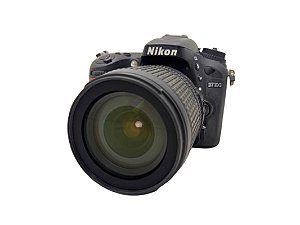 Câmera Nikon D7100 com Lente AF-S 18-105mm G ED DX VR Seminova