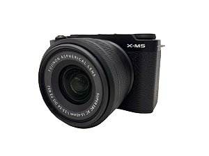 Câmera Fujifilm X-M5 com Lente 15-45mm XC OIS PZ Seminova