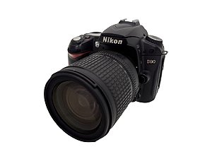 Câmera Nikon D90 com Lente AF-S 18-135mm G ED DX Seminova