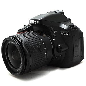 Câmera Nikon D5300 com Lente 18-55mm VR II Seminova