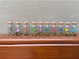 Kit com 10 vidrinho com mini Tsurus coloridos
