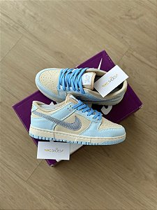 Tênis Nike Dunk Low SB Bege/ Azul Gliter