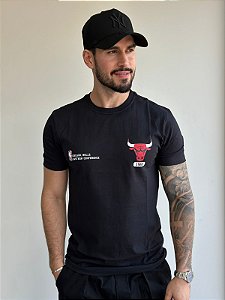 Camiseta New Era Búfalo Preta