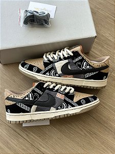 DUNK LOW SB TRAVIS SCOTT