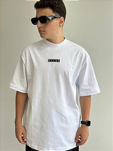 Camiseta Over Calmô Shoulder Branca