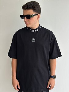 Camiseta Over Calmô Neck Preta
