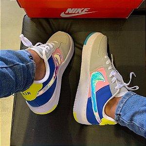 Tênis Nike Air Force 1 Holográfico Azul