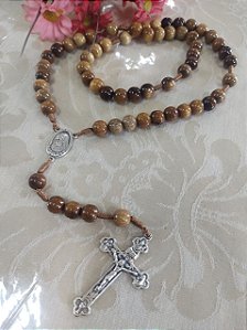 Terço Medjugorje – entremeio com terra de Medjugorje- Conta grande imbuia lisa