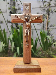 Crucifixo de Madeira - (Para parede ou mesa) 21 cm