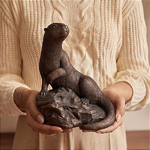 Escultura Lontra Decorativa em Polirresina (22889) | Decoração
