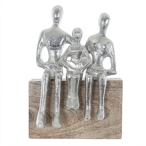 Escultura Decorativa em Metal Família Sentada Prata e Bege 25cm (A1097001)