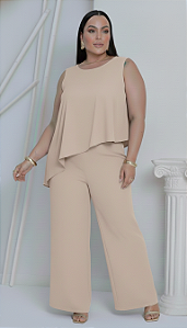 Macacão Feminino Plus Size com Sobreposto Bege