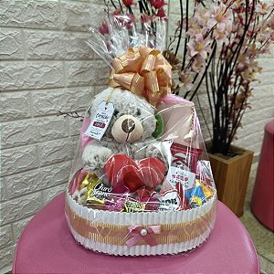 Cesta Presente Namorados C 01 Urso de Pelúcia 01 Carteira 08 Bombons Sortidos 01 KitKat 89,00