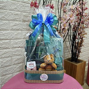 Cesta Presente com 01 Perfume Kaiak Aventura 01 Shampoo Kaiak 01 Toalha de Rosto 01 Ursinho chaveiro