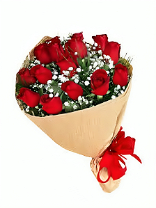 Buquê de 15 rosas vermelhas no Kraft