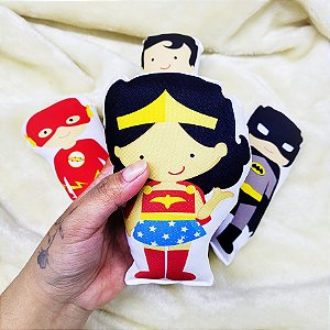 4 Mini-Almofadas Recortadas Super Heróis