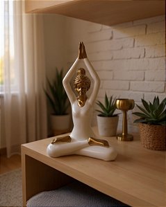 ESTATUETA DECORATIVA MULHER FAZENDO YOGA