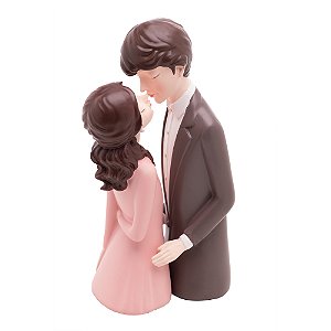 ESTATUETA CASAL DECORATIVO NAMORANDO DE RESINA