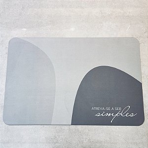 TAPETE ANTIDERRAPANTE E ABSORVENTE  ATREVA-SE CINZA 58X38CM