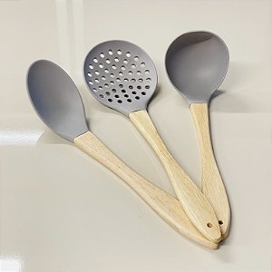 KIT UTENSÍLIOS DE SILICONE CINZA CABO DE MADEIRA 3 UN