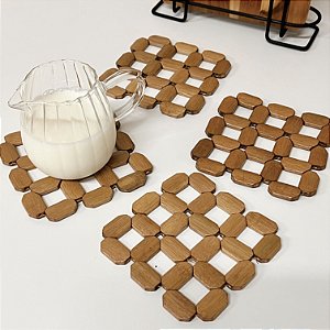 JOGO DESCANSO DE PANELA E UTENSILÍOS DE BAMBU NATURAL 4 UN