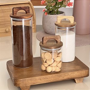 KIT 3 POTES VIDRO E MADEIRA COM BANDEJA VOLUPIA