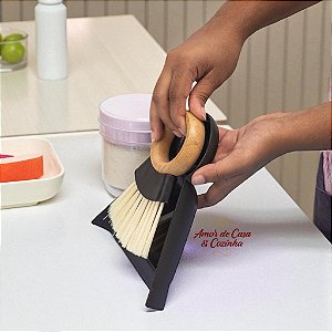 ESCOVA E PÁ DE LIMPEZA COM PEGA DE BAMBU LIMPA FÁCIL