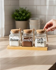 KIT 3 POTES DE VIDRO COM COLHER E BANDEJA DE BAMBU 310ML