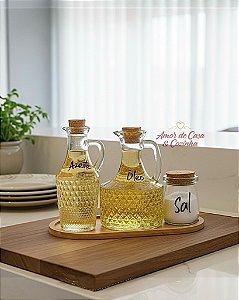 KIT GALHETEIRO DE VIDRO TRABALHADO COM BANDEJA DE BAMBU