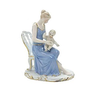 MULHER COM FILHO EM PORCELANA