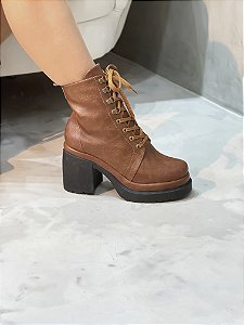 Bota Feminina Bruna Plataforma Caramelo destroyed