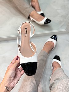 Slingback Feminina Sarah Off-white/Preto verniz