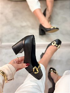 Scarpin em Couro Livia Preto Salto Bloco