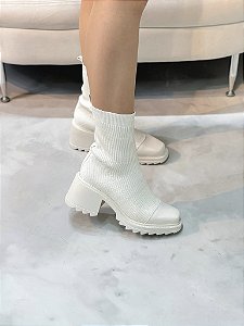 Bota Feminina Melanie em Meia Off-white